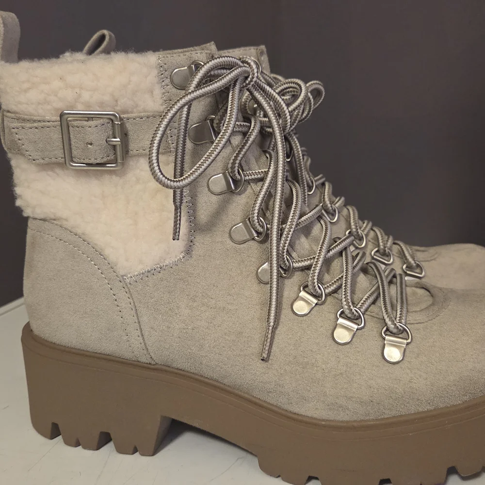 NWT Soda Women's Beige Serpa Lace-Up Ankle Boots 8.5 - Picture 1 of 11